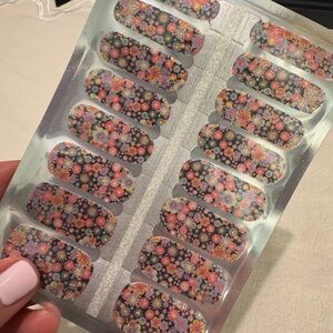 Wildflower Confetti Nail Wrap Set (16 Wraps)
